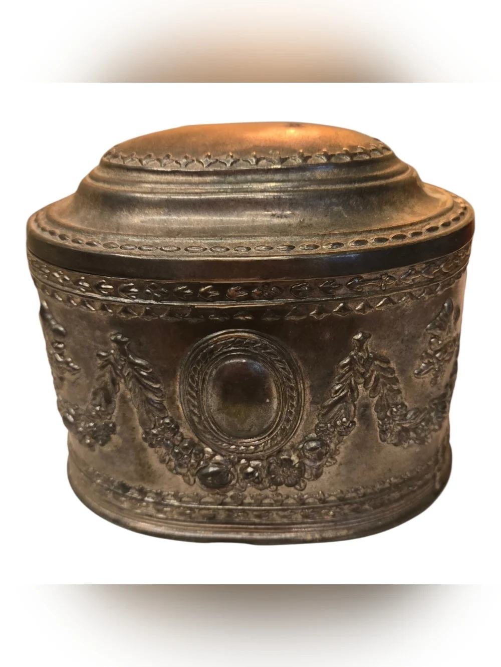 Antique-Style Decorative Trinket Box in Aged Silver Plated Oval Jewelry Box - Picture 2 of 10